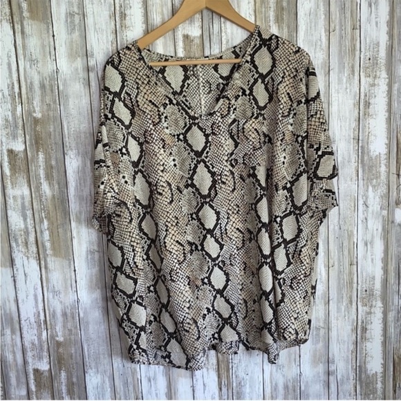 Jodifl Snake Print Oversized Blouse - Picture 2 of 5